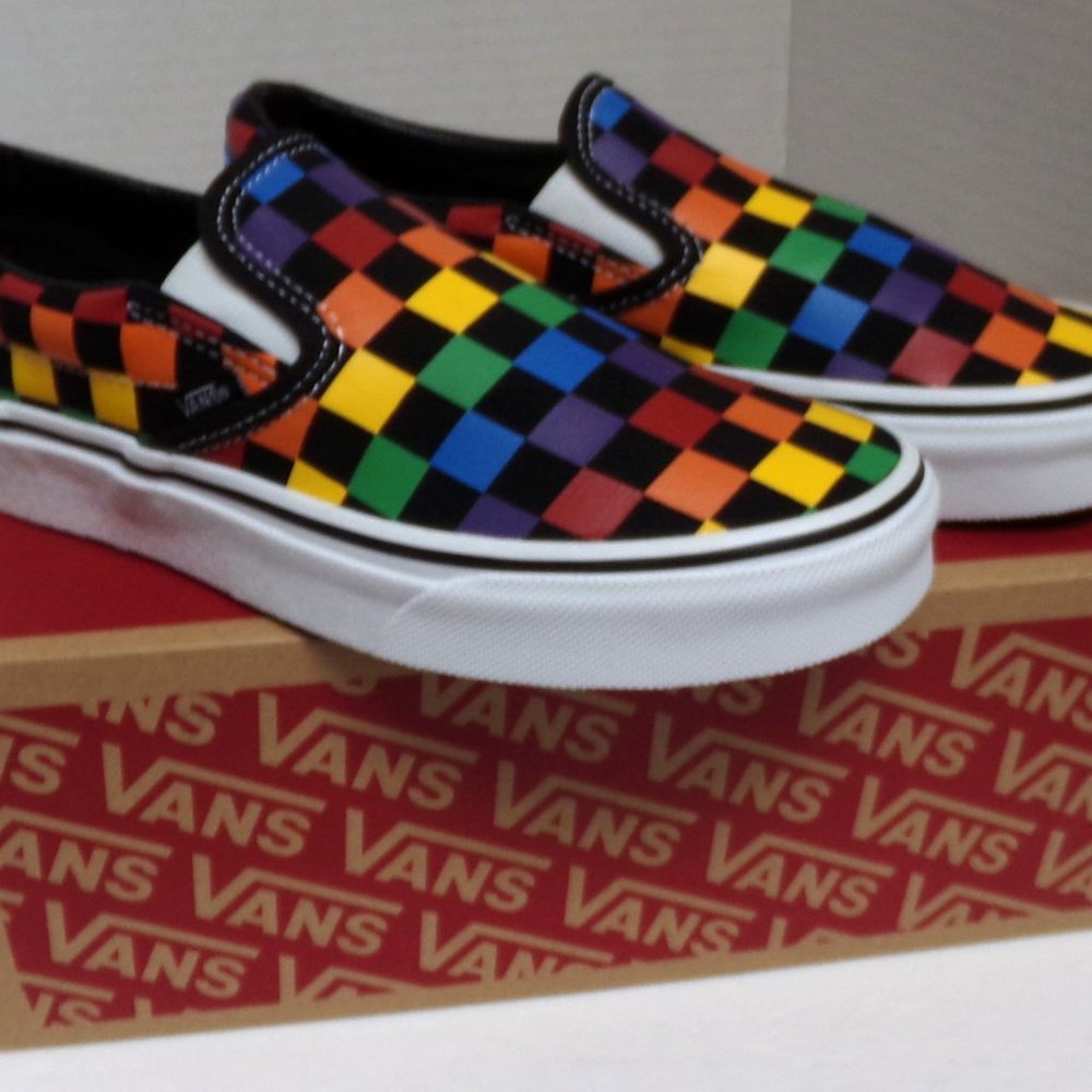 NEW CHILDRENS VANS SIZE 3.5 RAINBOW CHECKER BOARD REALLY SWEET THEY WILL LOVE